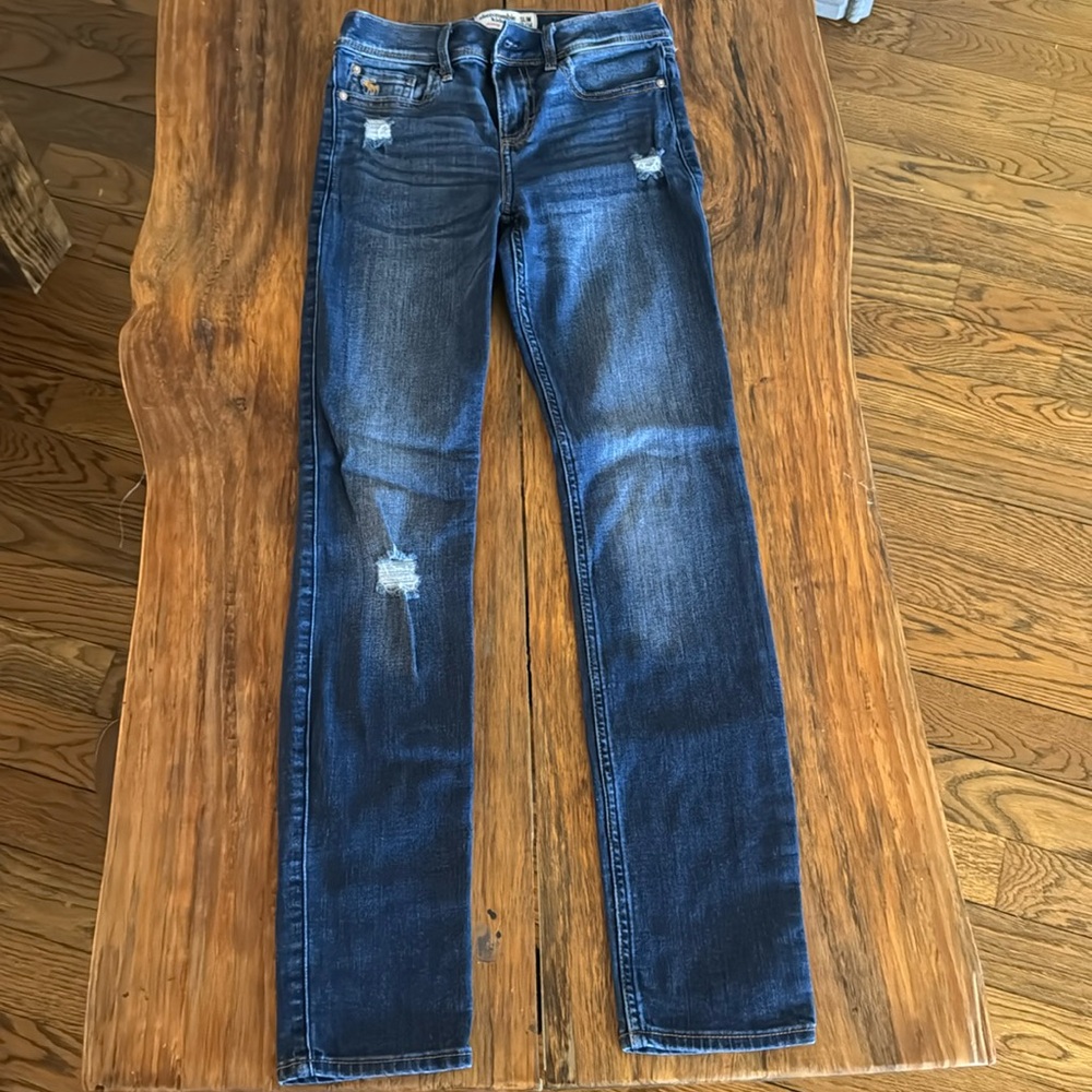 Abercrombie Kids
Size 13/14 Slim
Skinny Jeans